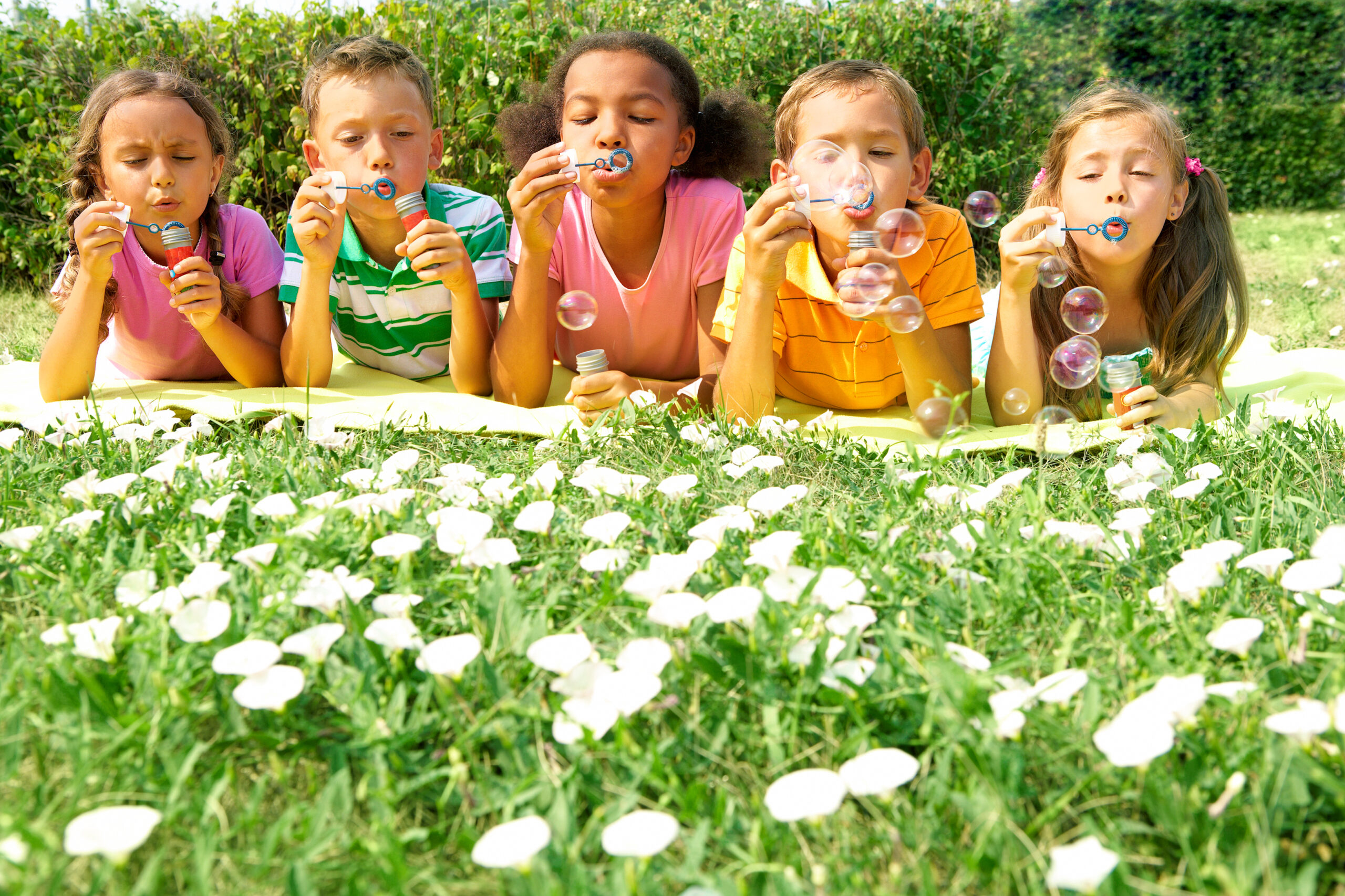 Portrait,Of,Cute,Friends,Having,Bubble,Fun,On,Green,Lawn